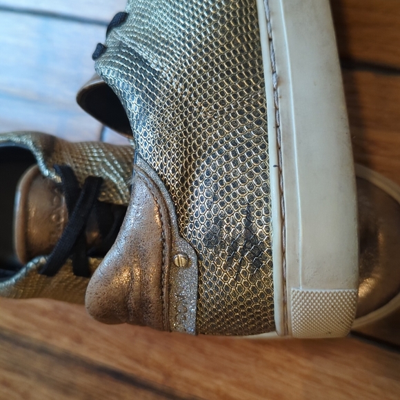 Crime London | distressed gold low top sneaker - Picture 12 of 15